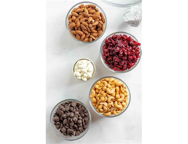 Cranberry cashew trail mix ingredients