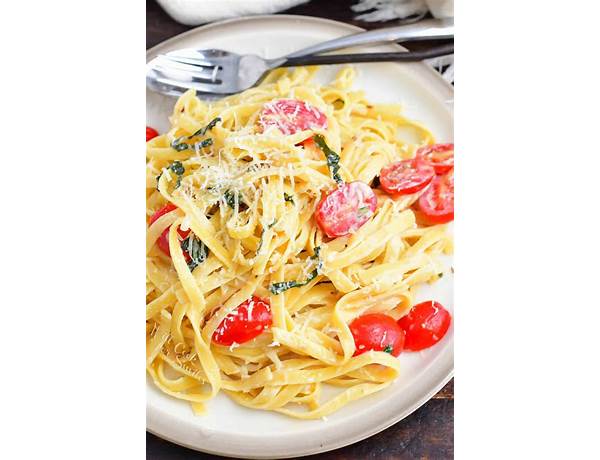 Creamy tomato parmesan pasta sauce food facts