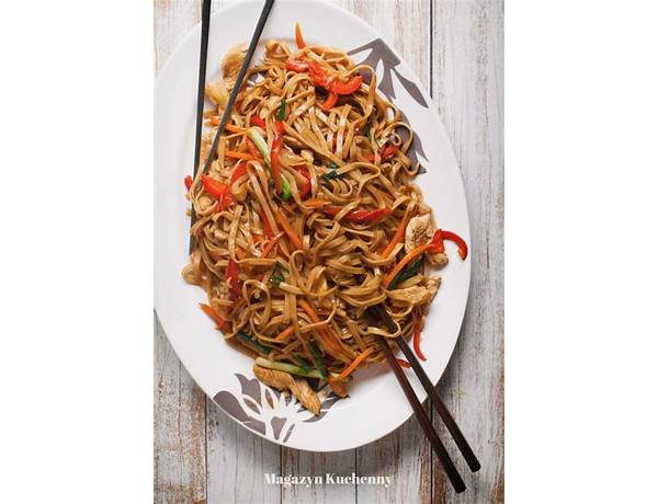 Makaron chow mein food facts