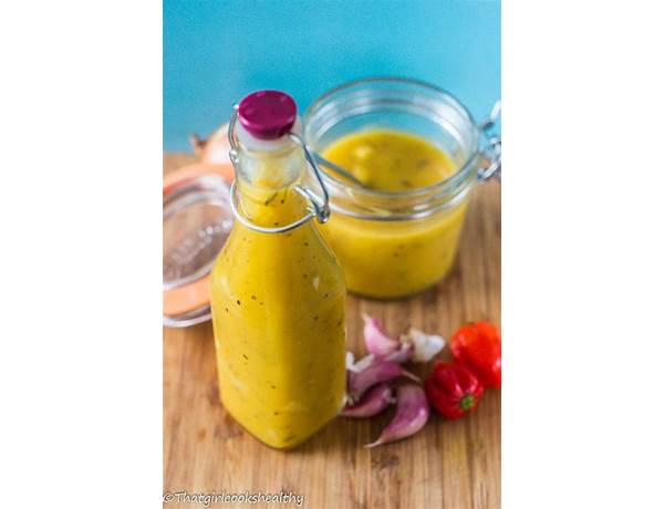 Smooth pineapple-mango sauce with pieces of pineapple food facts