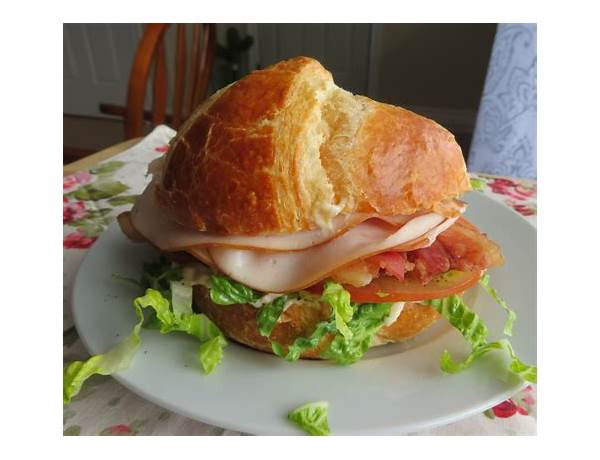 Turkey club croissant food facts