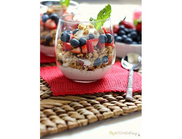 Zoi greek honey yogurt mixed berry granola parfait food facts